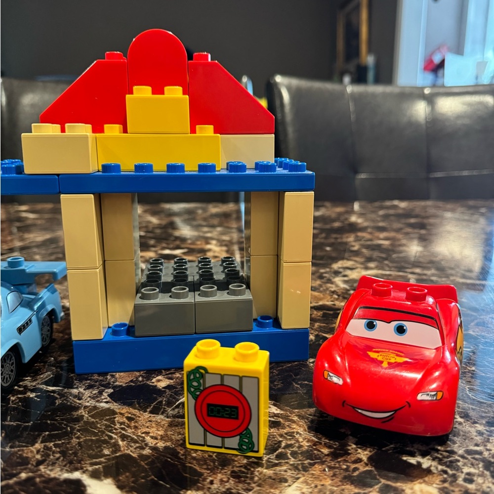 Lego Duplo - Disney Pixar Cars 2 Big Bentley Set #5828 - Picture 13 of 16
